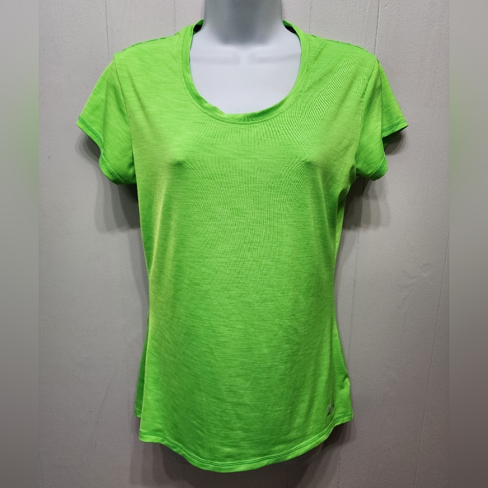 Under Armour Run Shirt Small Green Short Sleeve Heat Gear Semi Fitted B691